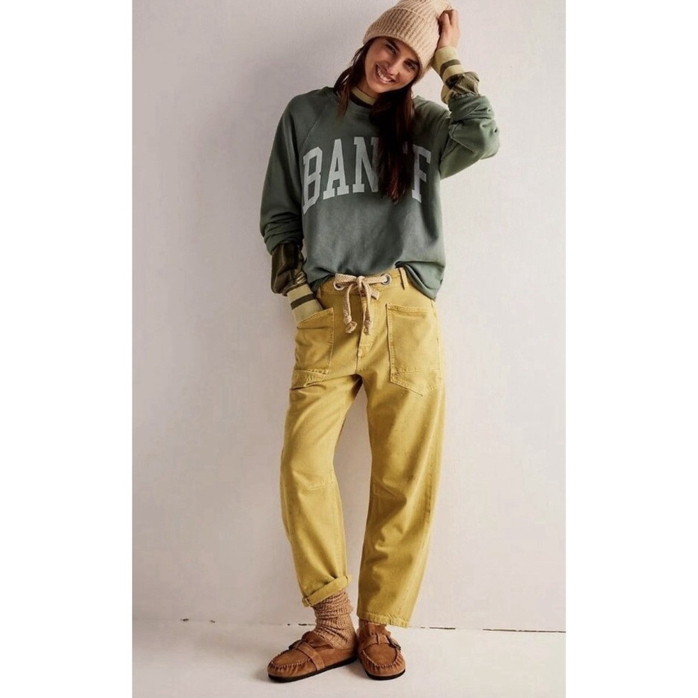 Free People RARE Yellow Distressed Citron Moxie Barrel Jeans size 29 Splattered